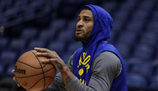 他顺势背转 他顺势背转