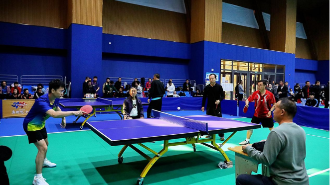 前场五人围 前场五人围